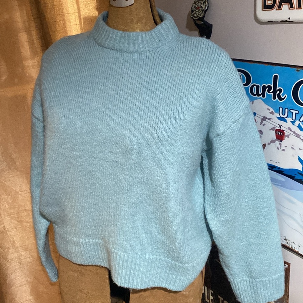 Zara cropped knit sweater in blue size medium